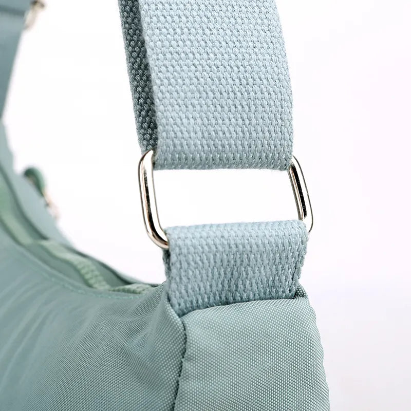 Trendige Damen Messenger Bag, wasserabweisend. Ein stilvolles Accessoire, perfekt für modebewusste Frauen.