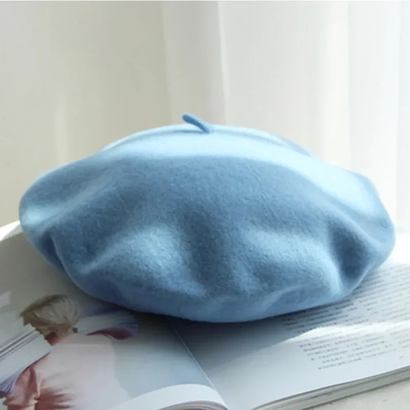 Bequeme Unisex Baskenmütze, angenehm zu tragen. Ideale warme Mütze für kalte Herbsttage. Stilvolles Accessoire.