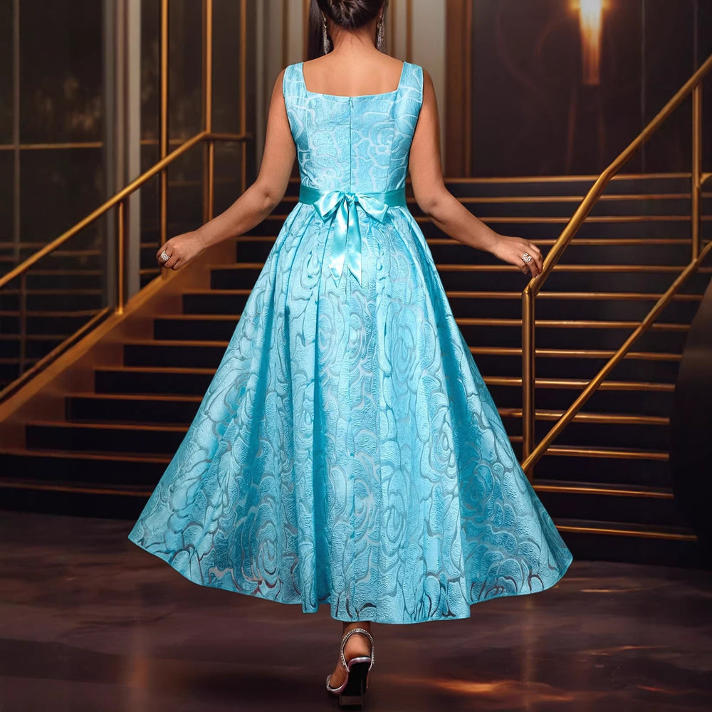 Elegantes Damen Jacquardkleid mit hellblauem Blumenmuster, A-Linie und Taillengürtel, perfekt für Partys.