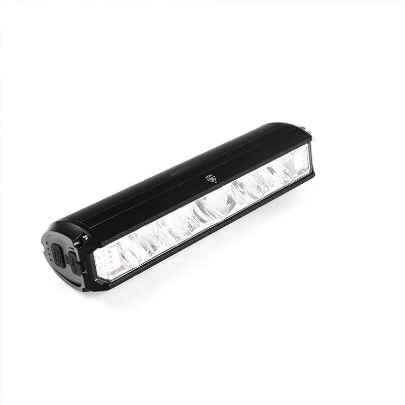Kompaktes LED-Fahrradlicht: 900 Lumen, USB aufladbar, wasserdicht für optimale Sichtbarkeit beim Radfahren.