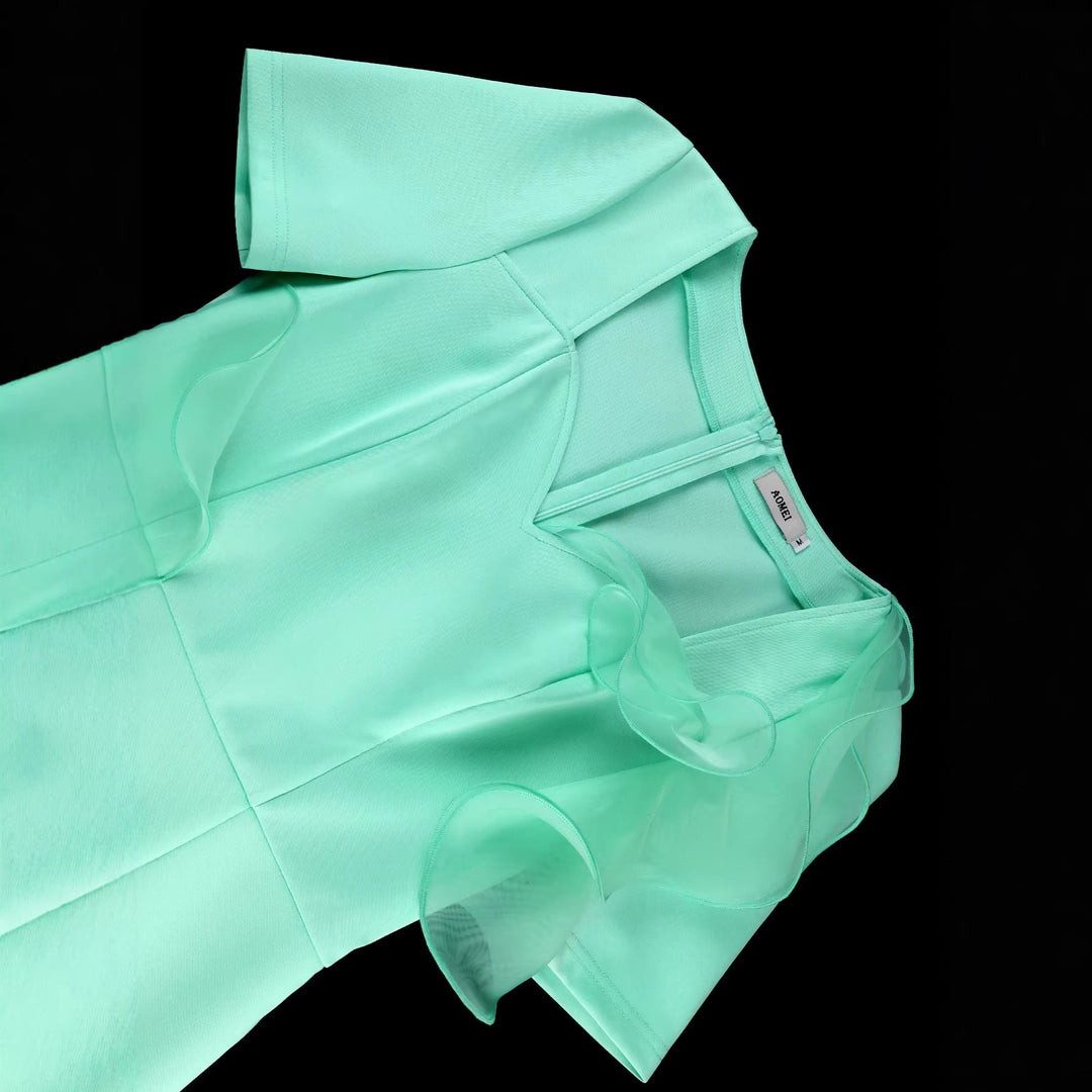 Festliches hellgrünes Damen Cocktailkleid mit eleganten Rüschen und figurbetontem Schnitt für Partys.