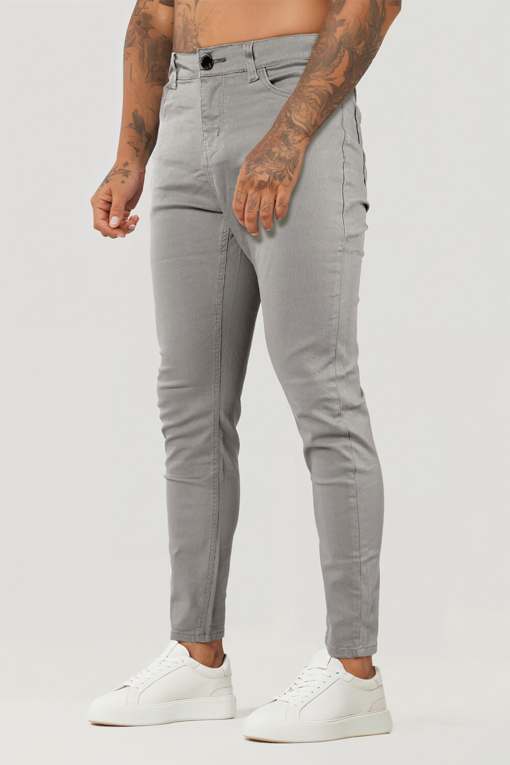 Hellgraue Slim Fit Herren Jeans. Moderner, schmaler Schnitt, vielseitig für Alltag & Freizeit.