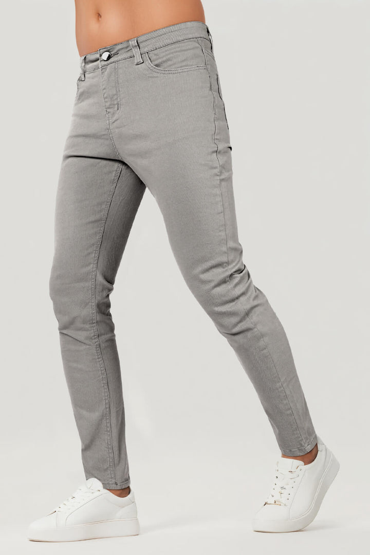 Modische hellgraue Herren Slim Fit Jeans. Komfortable, schmale Jeans für einen modernen Freizeit-Look.