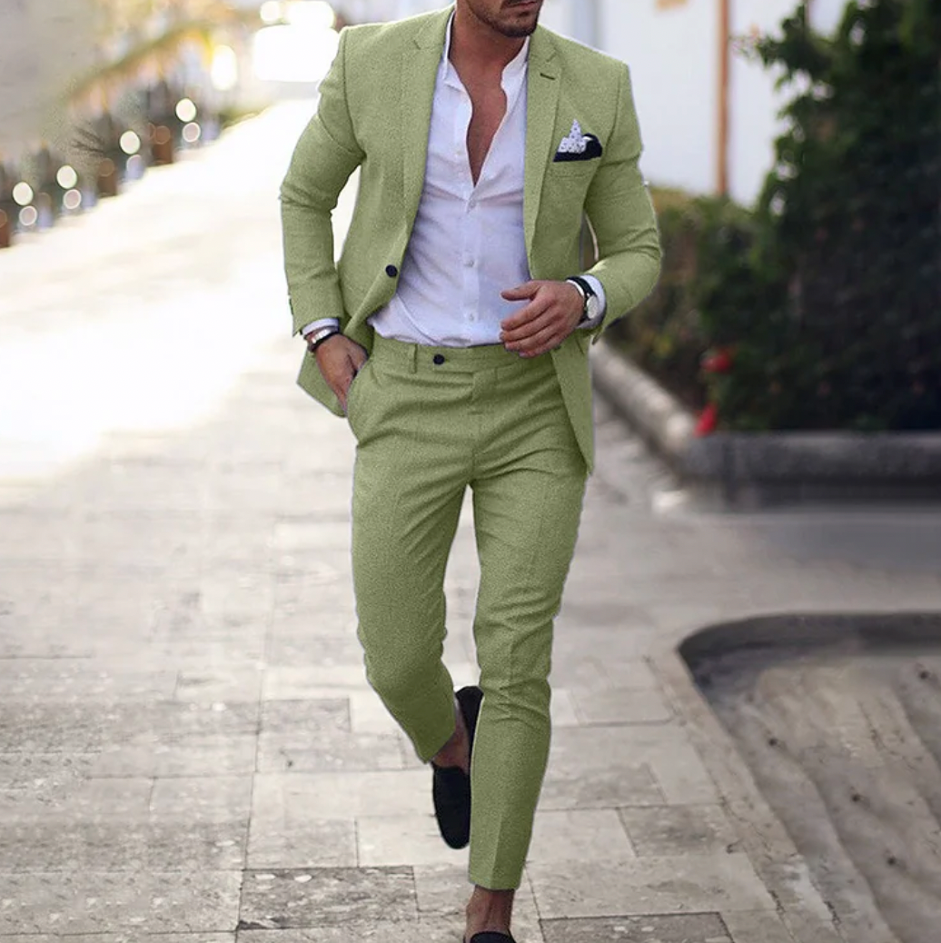 Moderner, taillierter Herrenanzug mit elegantem Sakko & passender Hose für stilvolle Business-Looks.