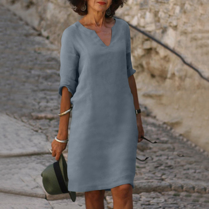 Zeitloses Herbstkleid, stilvoll und elegant, perfekt für ein bequemes und chices Alltagsoutfit.