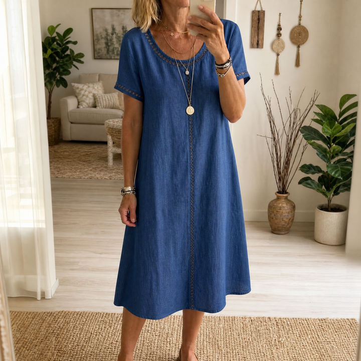 Damen Sommerkleid: Midikleid A-Linie mit Lochstickerei. Elegant, luftig und feminin, perfekt für warme Tage.