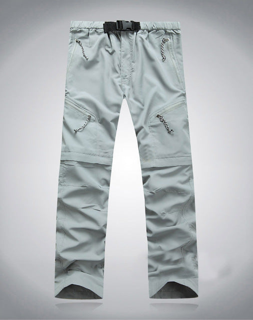 Kurze Herren Wanderhose, durch 2-in-1 Funktion entstanden, ideal für Sommerwanderungen.