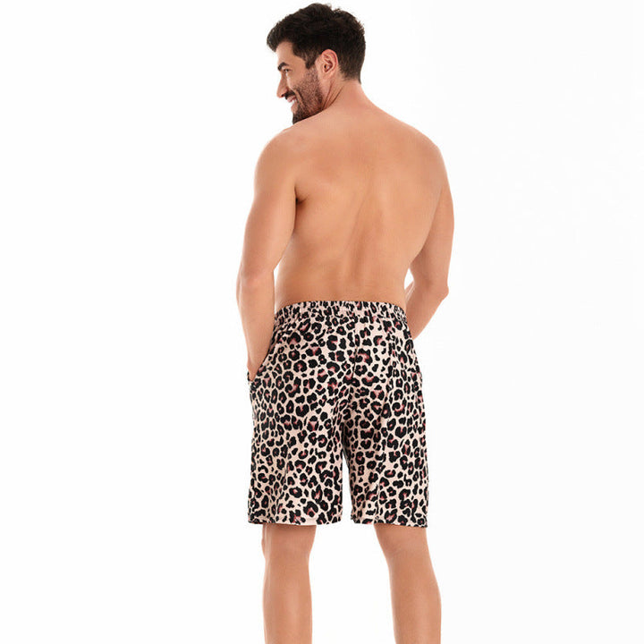 Leopardenmuster Herren Badeshorts, verstellbar und schnelltrocknend. Perfekt als Sommer oder Strand Shorts.