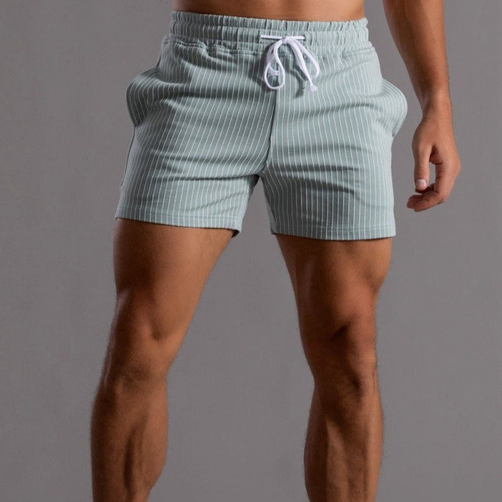 Sportliche Herren Badeshorts, schwarz, schnelltrocknend, mit praktischen Taschen, für Sommer.