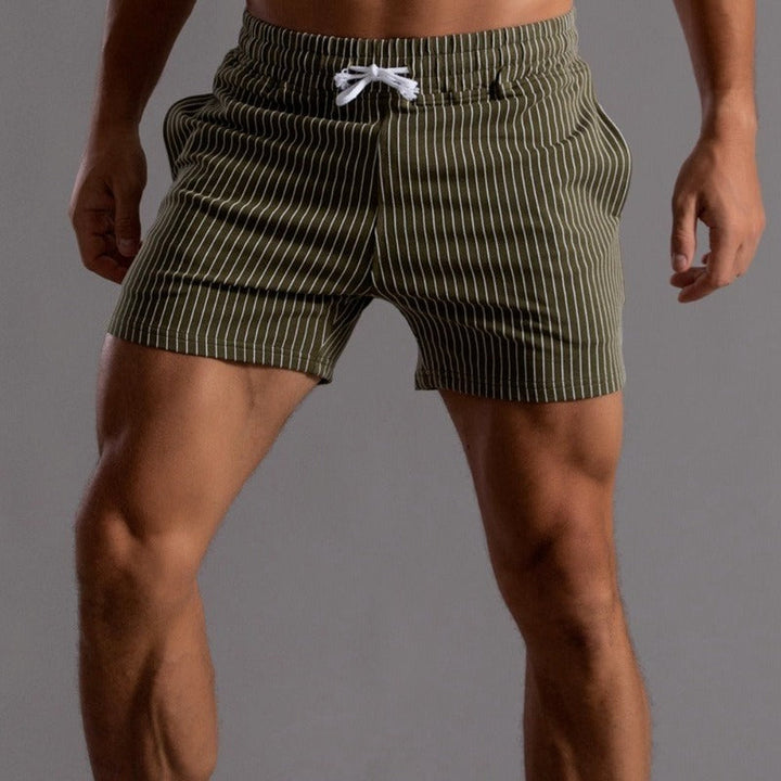 Stylische Herren Bademode in Grau, schnelltrocknend, perfekt für Sommer-Freizeit.