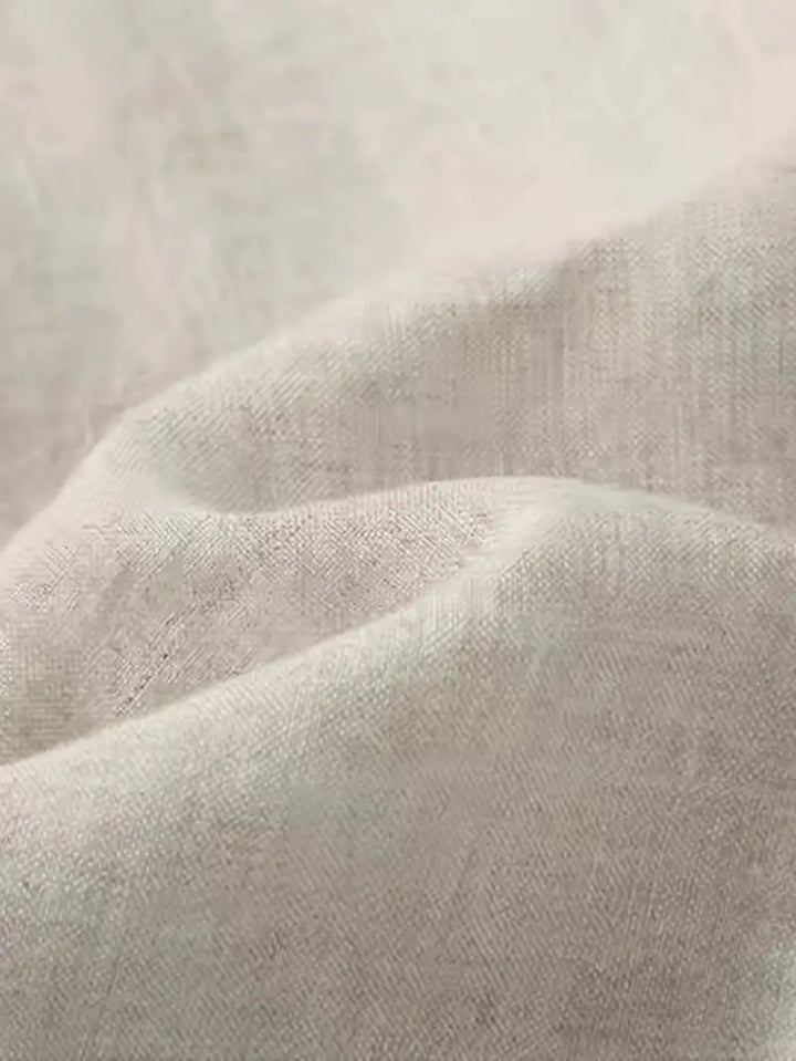 Modische Herren Baggy-Hose Xavier in Beige. Die weite Passform bietet maximalen Komfort für jeden Anlass.
