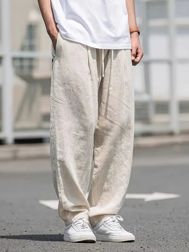 Herren Freizeithose Xavier: Beige, weite Baggy-Hose mit elastischem Bund & Seitentaschen für lässigen Sommer-Look.
