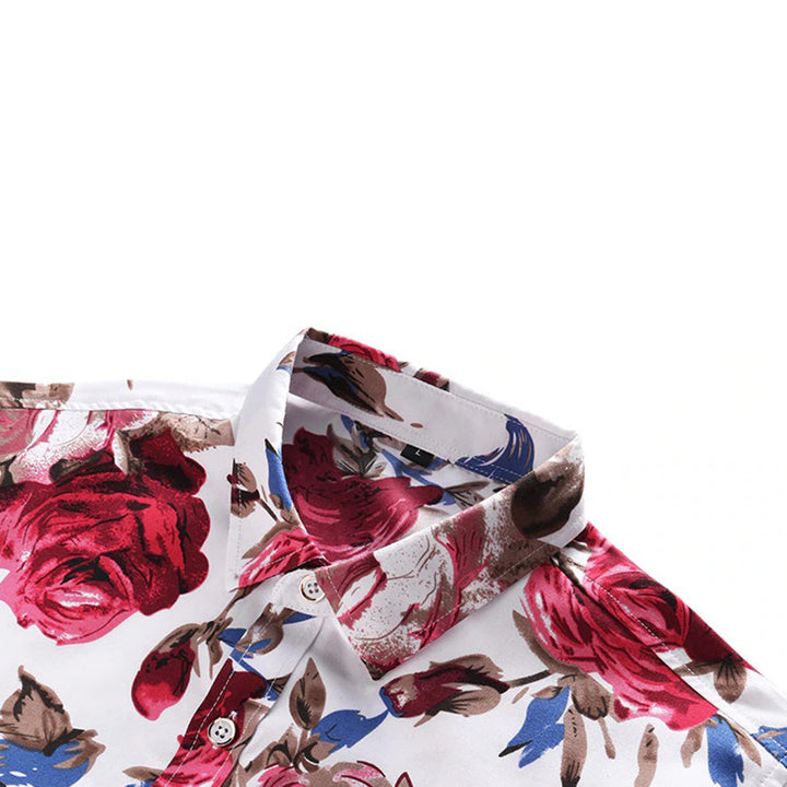 Mann trägt modisches Herren Blumenmuster Hemd "Finn", Freizeit Hemd, urbaner Stil, Sommer Mode.