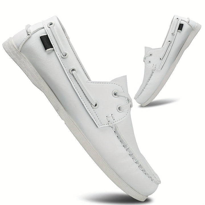 Herren Bootschuhe, lässig & stilvoll, mit robustem, rutschfestem Grip für Outdoor-Abenteuer.
