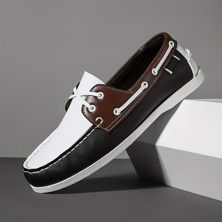 Klassische Herren Loafer in moderner Interpretation, ideal als bequeme und stilvolle Freizeitschuhe.