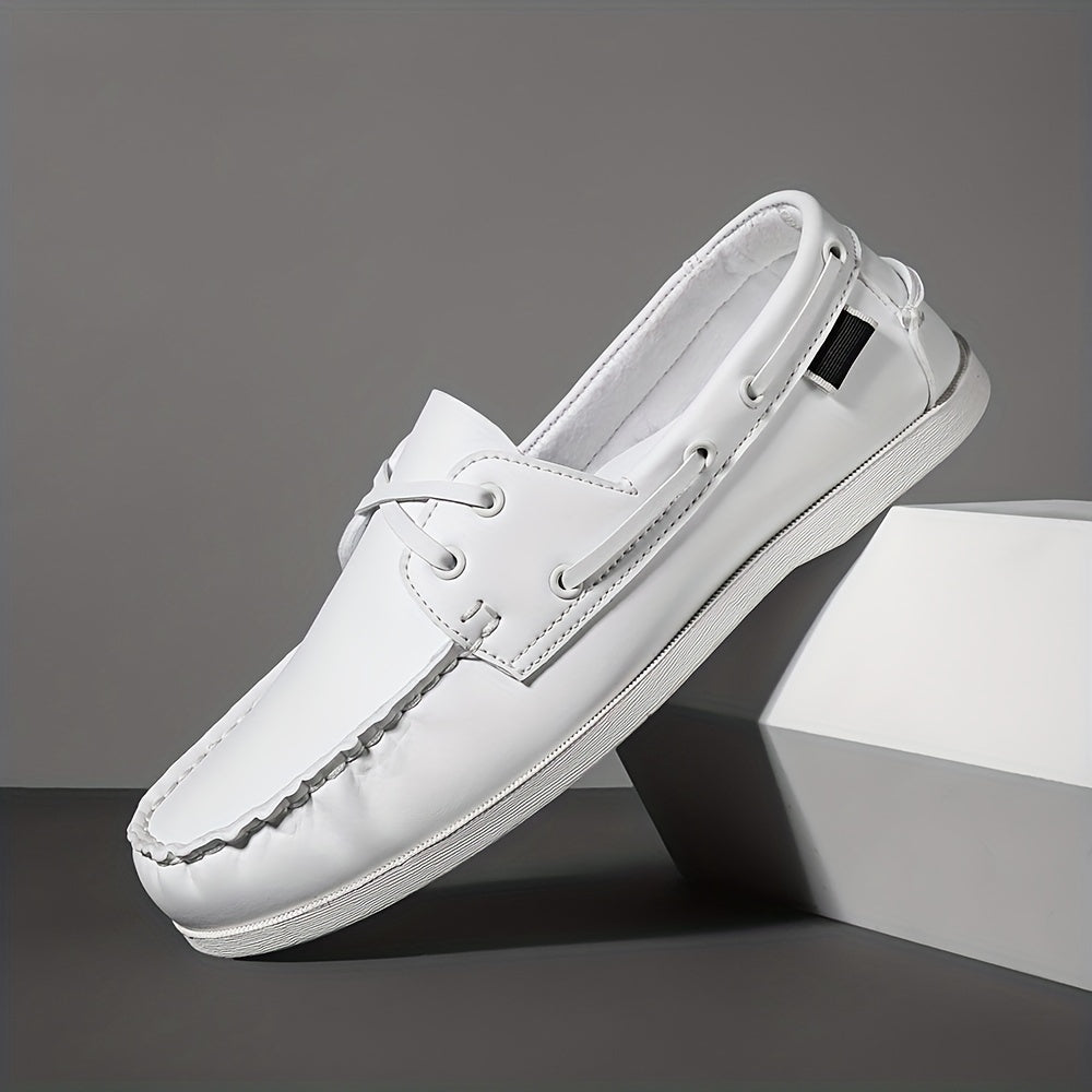 Vintage-inspirierte Herren Bootschuhe, perfekt für einen lässigen Outdoor-Look mit starkem Grip.