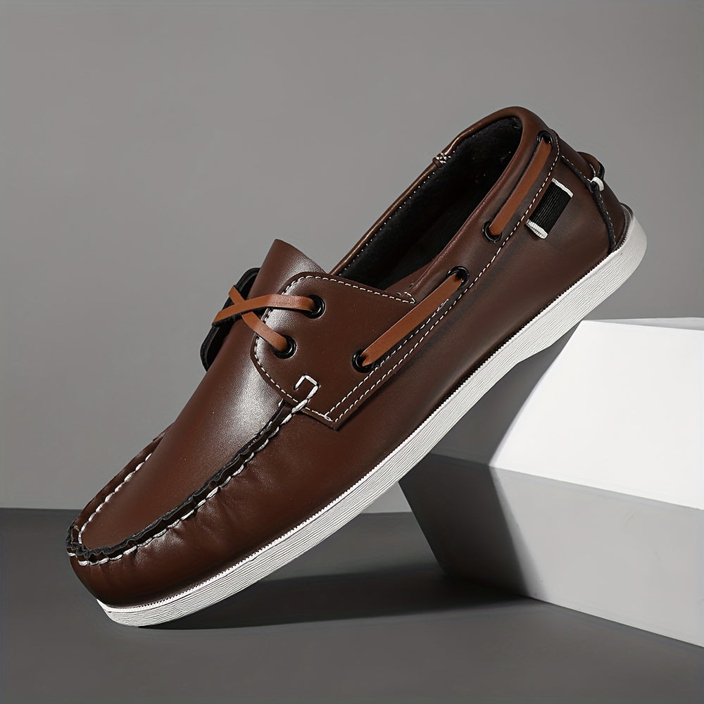 Bequeme Herren Freizeitschuhe, die Komfort und Stil vereinen, mit Fokus auf robustem Grip.