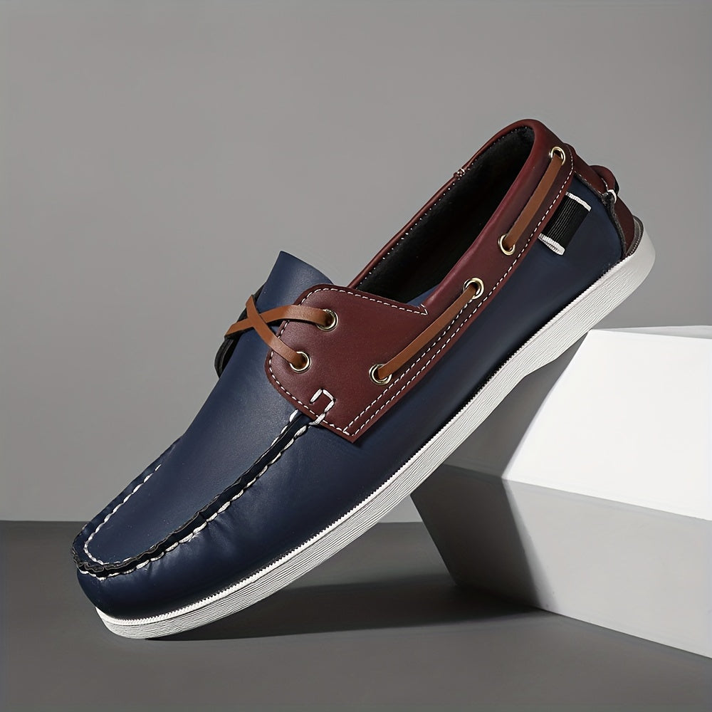 Hochwertige Herren Bootschuhe mit zeitlosem Design, bieten optimalen Grip und lässigen Komfort.