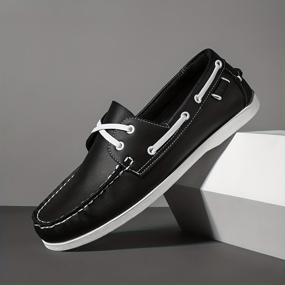 Modische Herren Slipper, perfekt als Sommerschuhe und stilvolle Begleiter für jede Outdoor-Aktivität.