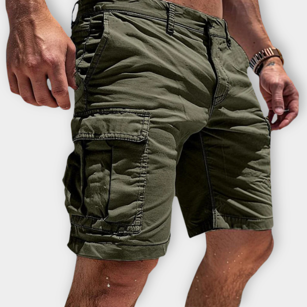 Herren Cargo Shorts in Beige, ideal für Freizeit & Sommer. Bequeme kurze Hose mit Seitentaschen & elastischem Bund.