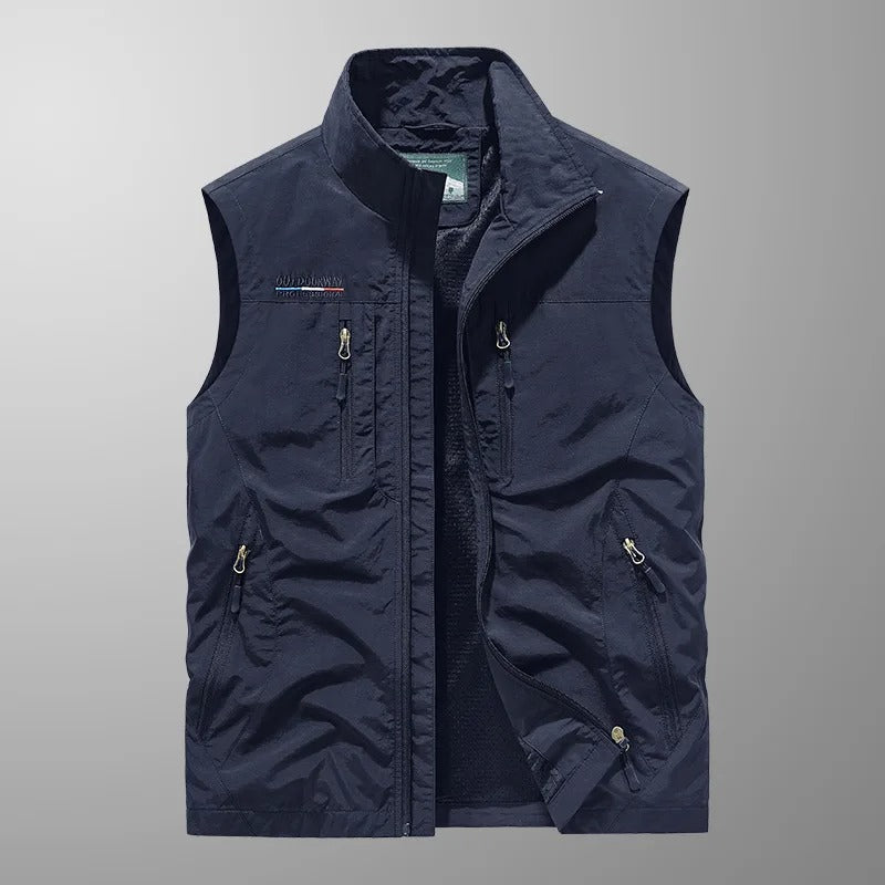 Vielseitige Herren Outdoor-Weste, leichtgewichtig und atmungsaktiv, perfekt für Wandern und Abenteuer.