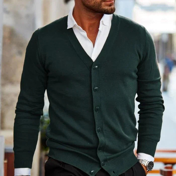 Klassischer hellbrauner Herren Cardigan. Vielseitige Strickjacke für Männer Mode und Freizeit.