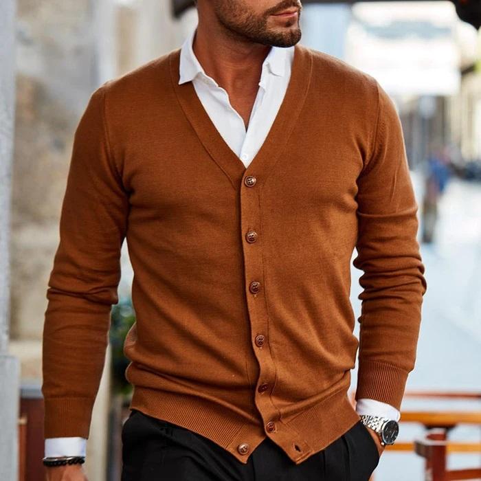 Eleganter dunkelgrüner Herren Casual Cardigan. Zeitloser Strick für Männer mit Stil.