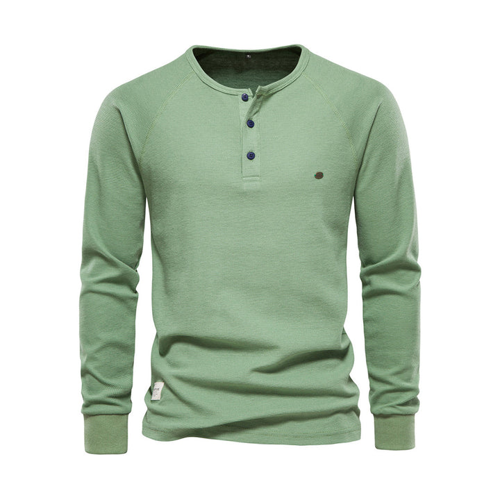 Nahaufnahme: Weicher Stoff des Herren Casual Pullovers Arvid. Komfortable Herrenbekleidung mit zeitlosem Stil.
