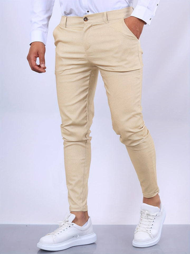 Komfortable Herren Chino Hose für stilvolle Eleganz im Alltag. Vielseitig kombinierbar für moderne Looks.