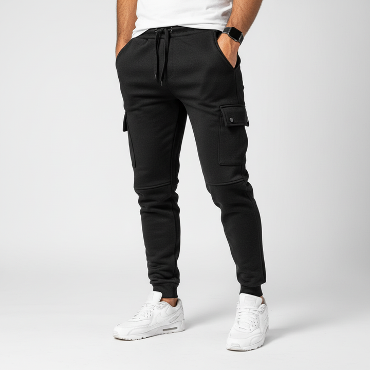 Komfortable Herren Athleisure-Hose, cropped Schnitt mit Seitentaschen, langlebig und pflegeleicht.