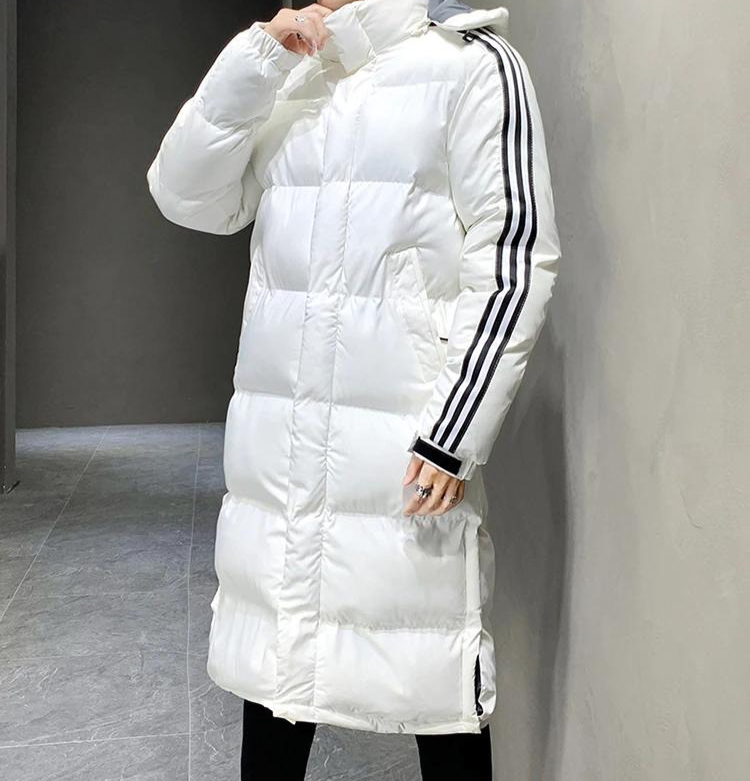 Detailansicht der Kapuze und des Reißverschlusses der langen Herren Dekan Winterjacke.