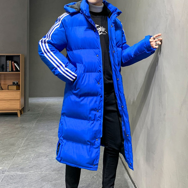 Seitliche Ansicht der Herren Dekan Winterjacke, langes Modell mit Kapuze, perfekt für Kälte und Outdoor.