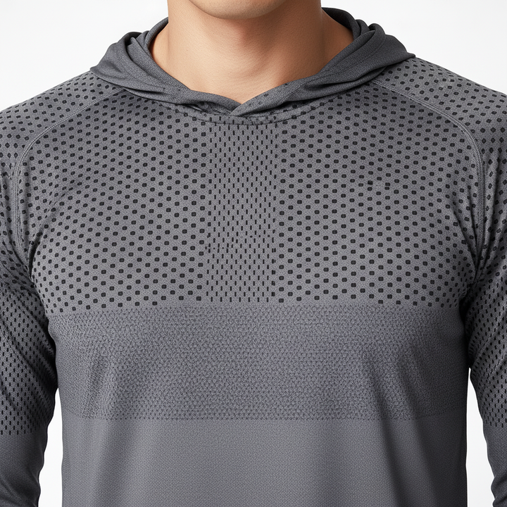 Mann in leichtem, atmungsaktivem Dylan Funktionskapuzenshirt beim Training; Sportbekleidung für Fitness & Outdoor.