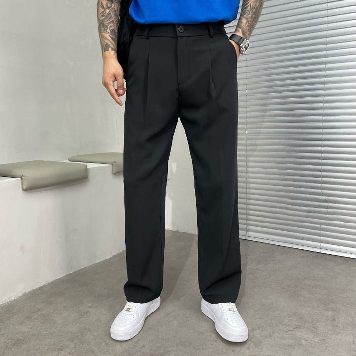 Bequeme elegante Herrenhose, ideal als Freizeithose. Stilvolle & vielseitige Herrenmode für den Alltag.