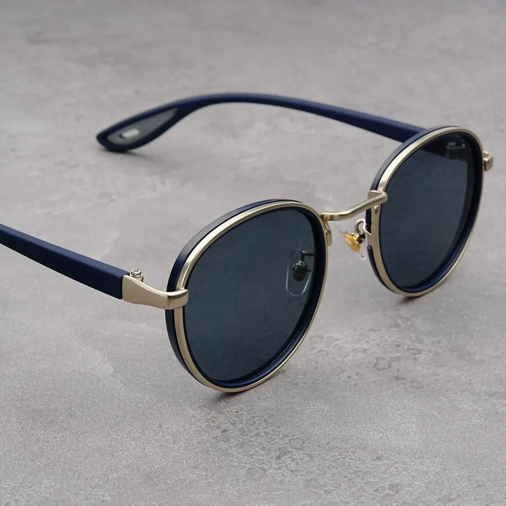 Herren Retro-Sonnenbrille: Elegant, mit UV400 Schutz, ein zeitloses Accessoire für den modernen Mann.