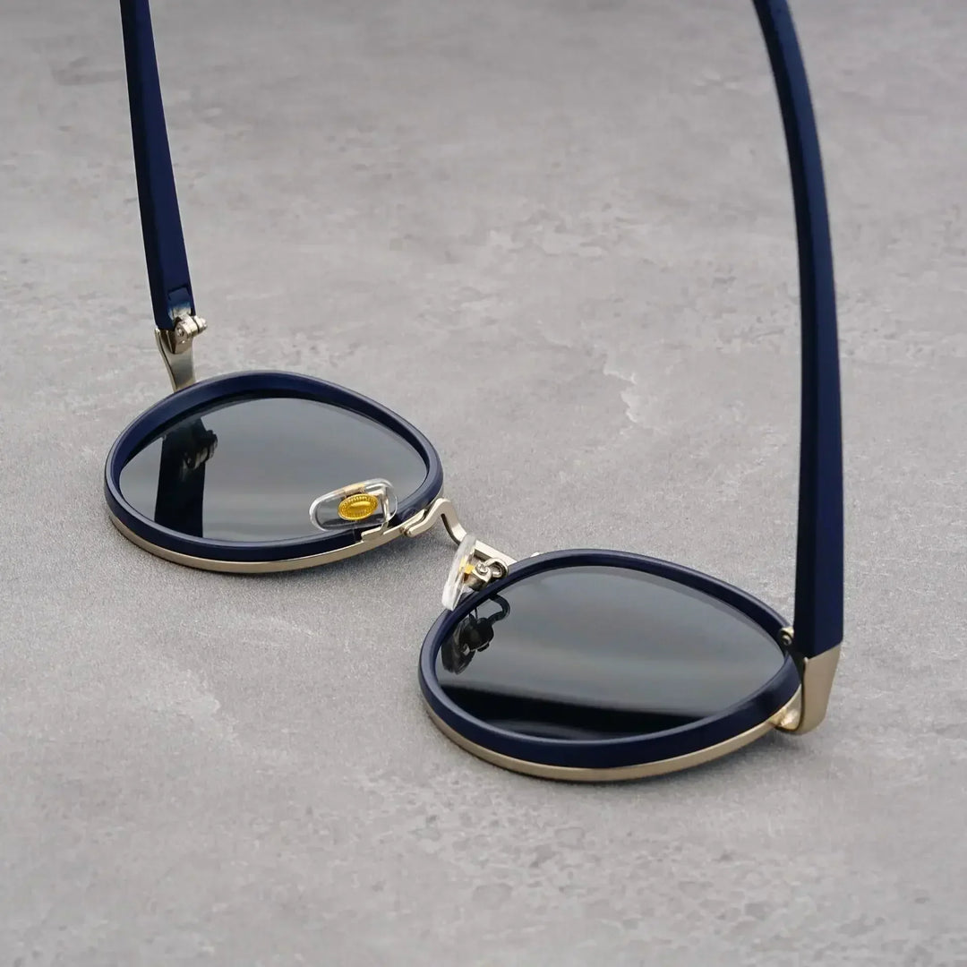Elegante Retro-Herrensonnenbrille mit UV400 Schutz, perfekt für stilvolle Auftritte im Sommer.