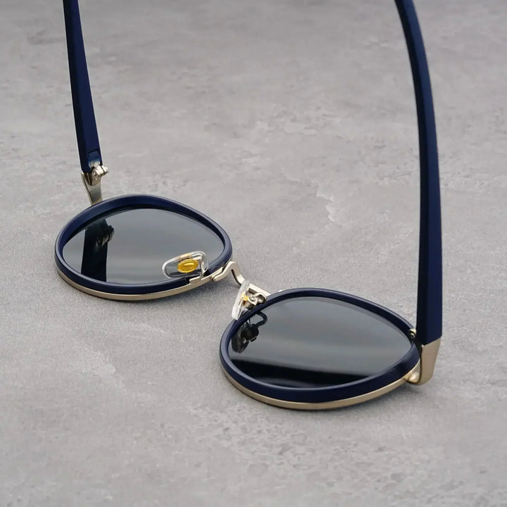 Elegante Retro-Herrensonnenbrille mit UV400 Schutz, perfekt für stilvolle Auftritte im Sommer.