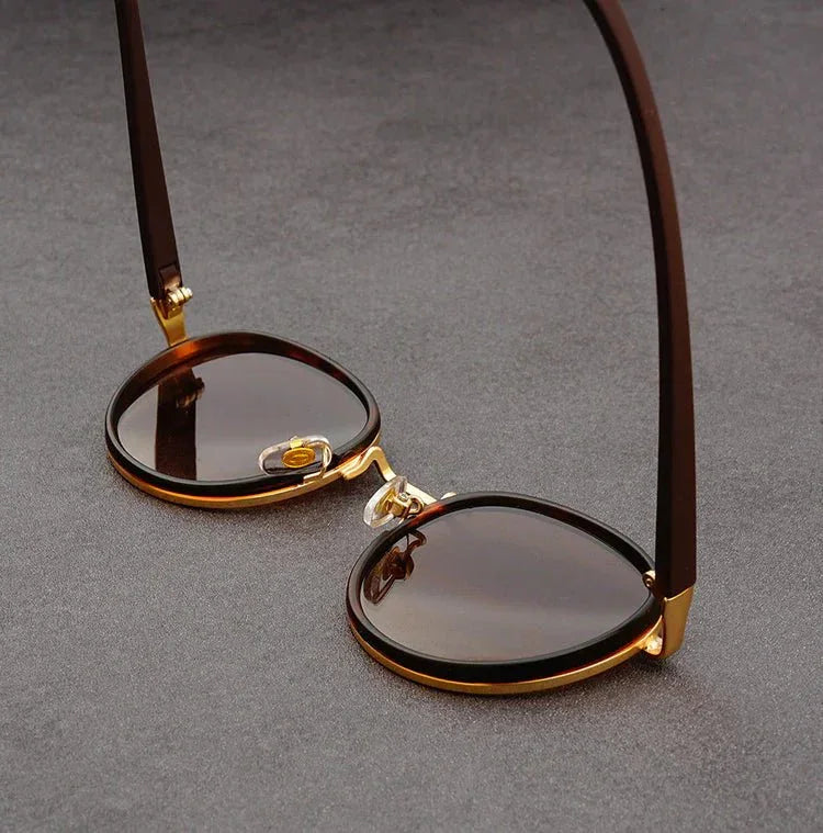 Stilsichere Herren Retro-Sonnenbrille mit UV400 Schutz, ein Zeichen für guten Geschmack und Funktionalität.