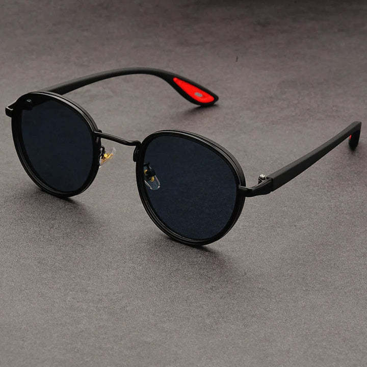 Die perfekte Retro-Herrensonnenbrille mit UV400 Schutz für Fahrten im Auto oder Spaziergänge.