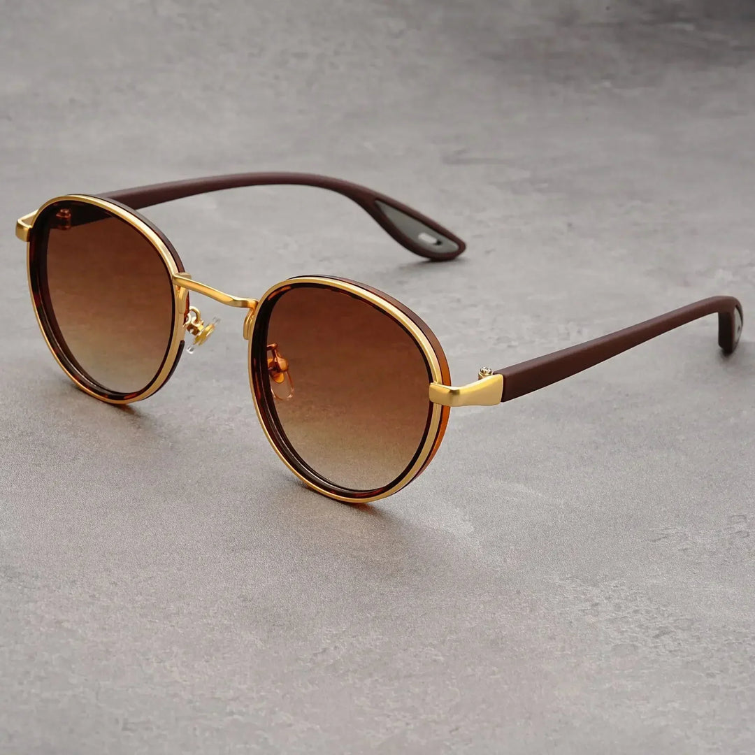 Elegante Herren-Sonnenbrille im Retro-Stil, bietet umfassenden UV400 Schutz, kratzfest und modisch.