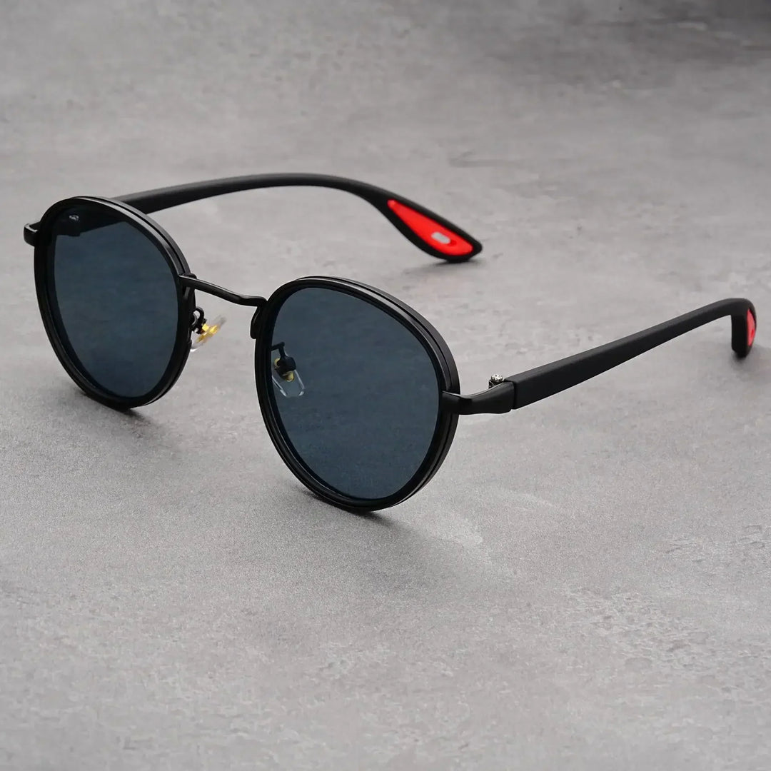 Herren Accessoire: Retro-Sonnenbrille mit UV400 Schutz, ideal als Geschenk oder Sommer-Essential.
