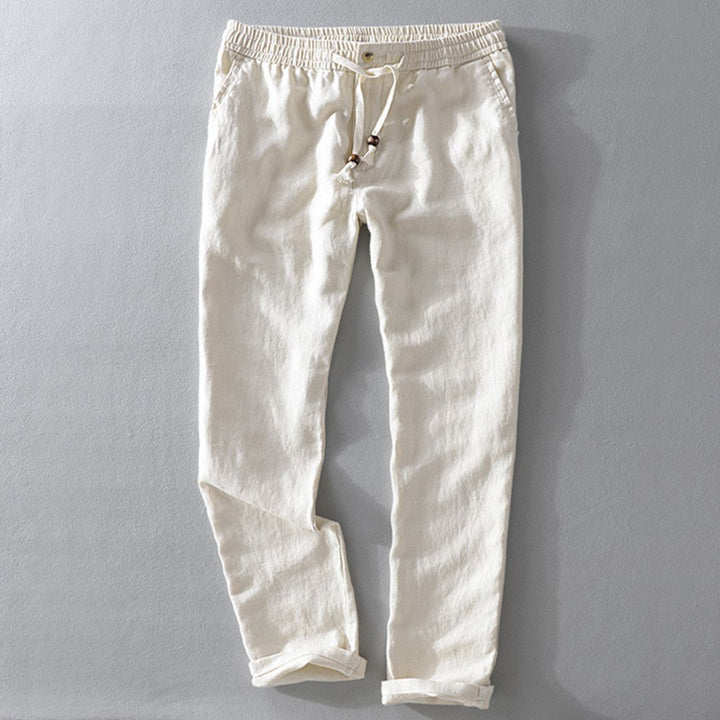 Vielseitige Freizeithose für Herren: elegant, bequem und leicht. Perfekt für warme Tage.