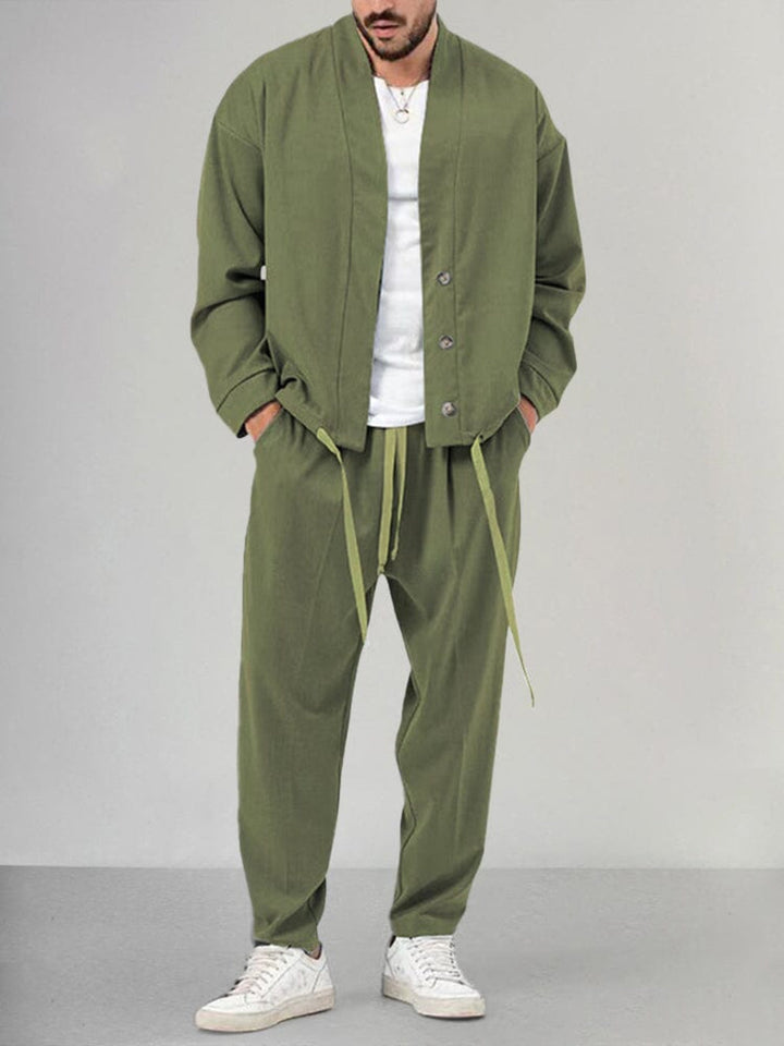 Stilvoller Herren Freizeitanzug Zweiteiler, ideal als bequeme Loungewear oder eleganter Hausanzug.