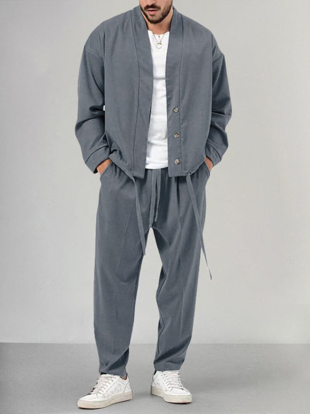 Sportlich elegantes Herren Zweiteiler Lounge-Set Gabriel für höchsten Komfort und stilvolle Freizeitmode.