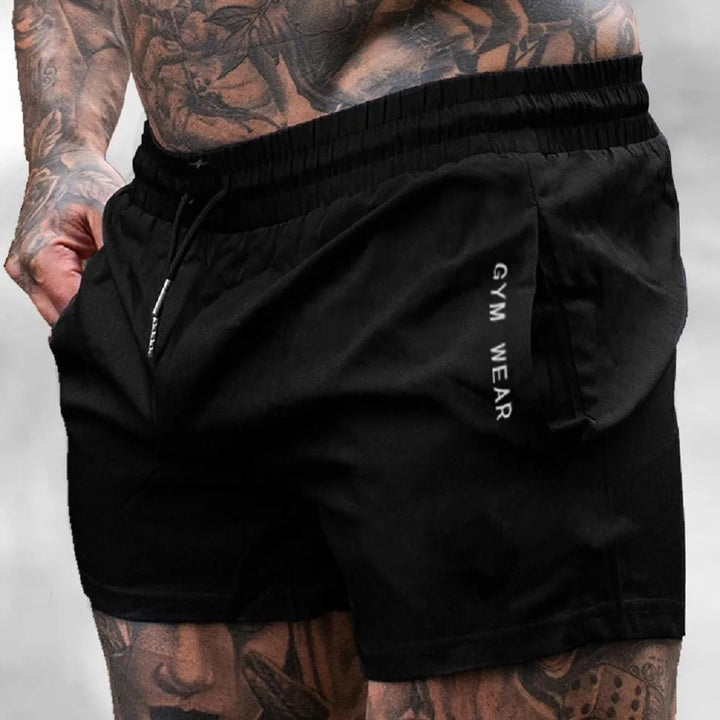 Herren Fitness Shorts in Schwarz mit elastischem Bund und Seitentaschen für Sport & Training.