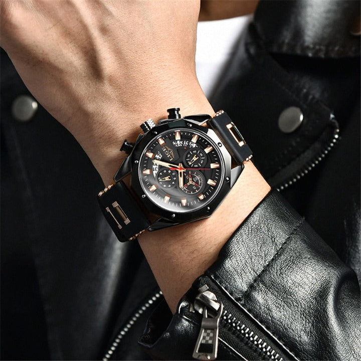 Elegante Herren-Fliegeruhr: Zeitlose Armbanduhr mit Lederarmband und präzisem Quarzwerk am Handgelenk.