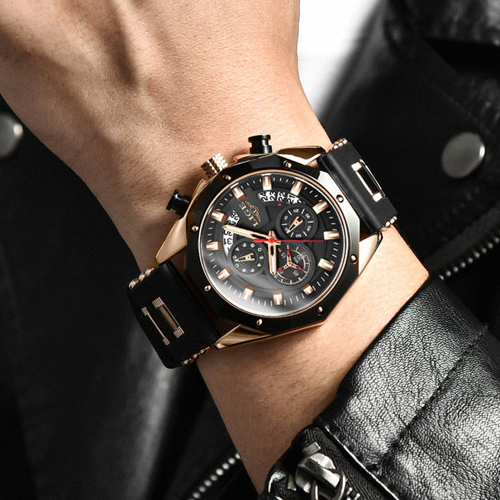 Gesamtansicht der eleganten Herren-Fliegeruhr. Quarz-Armbanduhr mit Saphirglas und robustem Lederarmband.