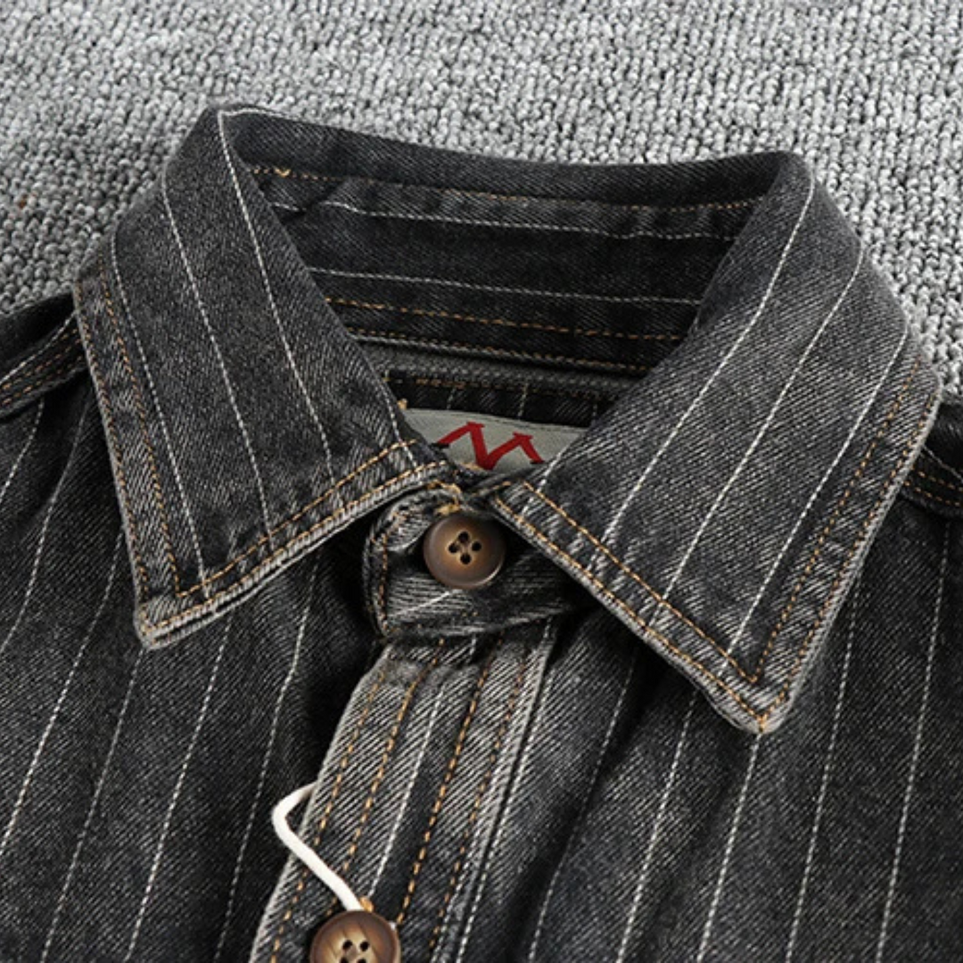 Modernes Herrenhemd in Anthrazit, vielseitig kombinierbar. Stylisches Langarmhemd für Casual- und Smart-Casual-Anlässe.