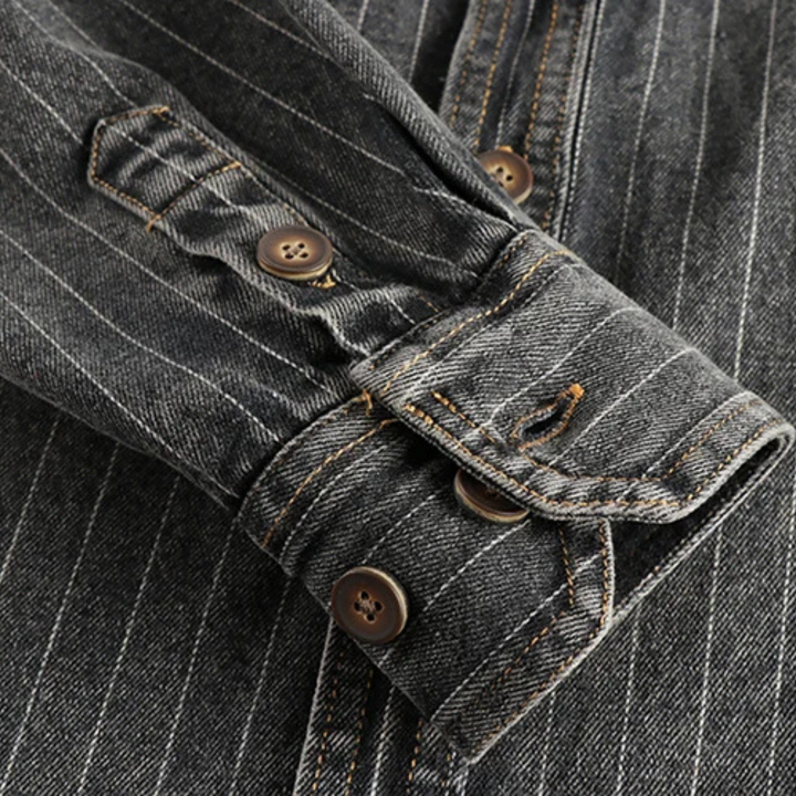 Dunkelgraues Herren Freizeit-Langarmhemd, bequem und modern. Perfekt für vielseitige Looks und jeden Anlass.