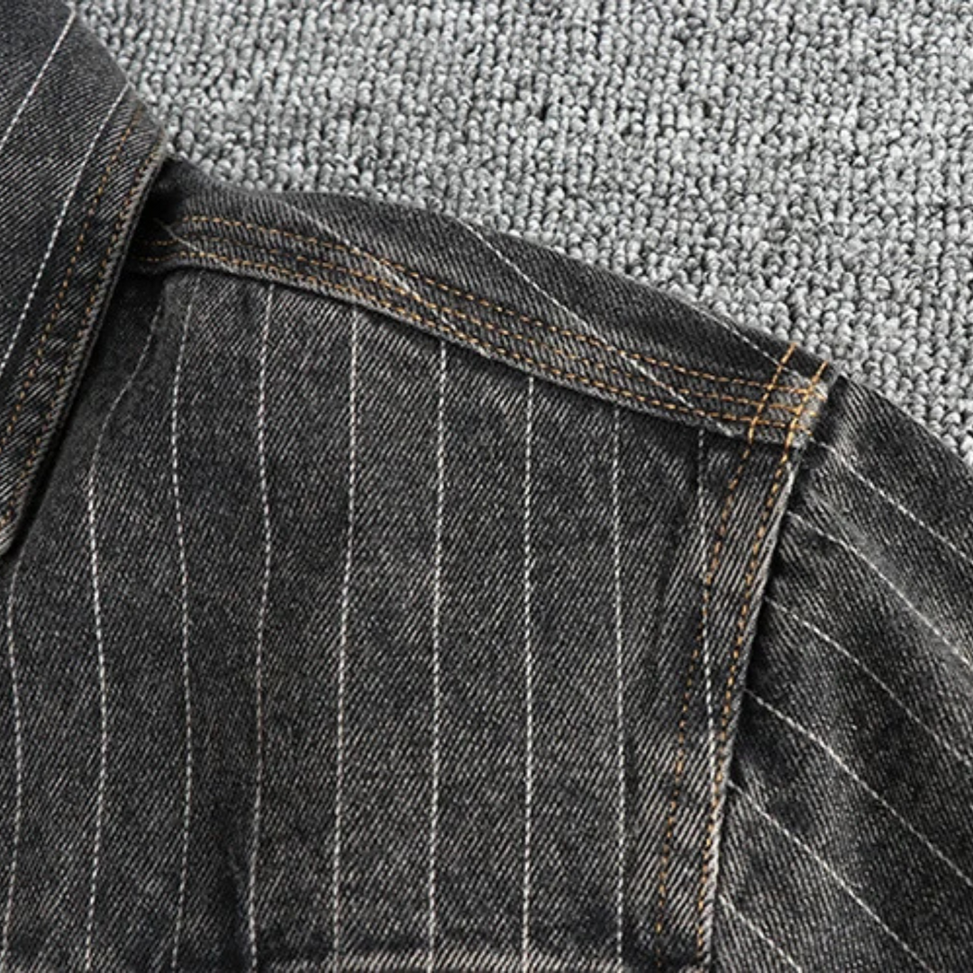 Stilvolles anthrazitfarbenes Langarmhemd für Herren. Komfortables Freizeithemd für moderne & elegante Outfits.
